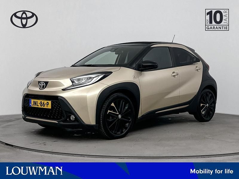 Occasion Toyota Aygo X Envy 72 PK (52 kW) 2022 Ginger beige metallic / zwart dak (licht goud metallic) SUV