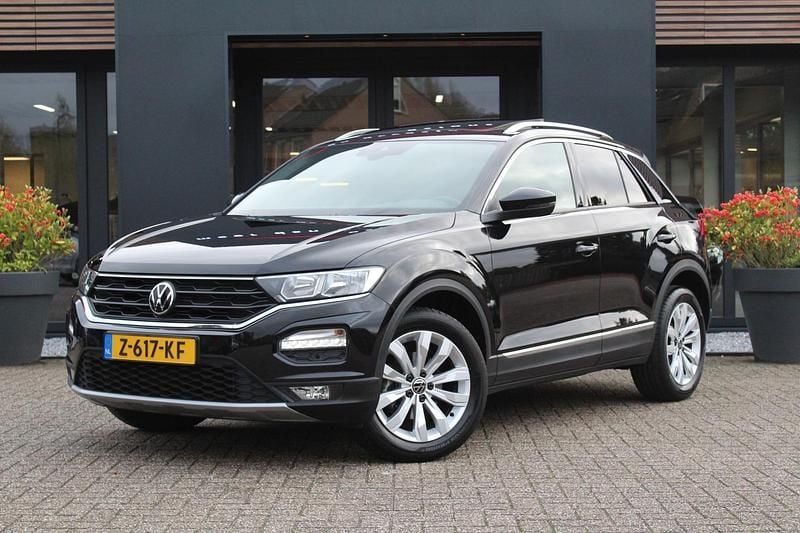 Zwart Gebruikt 2022 VW T-Roc Sport SUV | € 29.950 (Eerlijke prijs) - Afbeelding 1/4