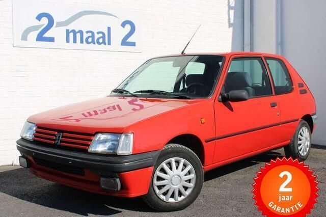 Rood Gebruikt 1996 Peugeot 205 Sedan | € 5.800 - Afbeelding 1/3