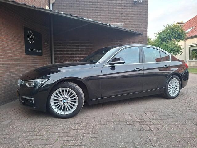 Zwart Gebruikt 2018 BMW 320 Luxury Line Sedan | € 16.440 (Super prijs) - Afbeelding 1/4
