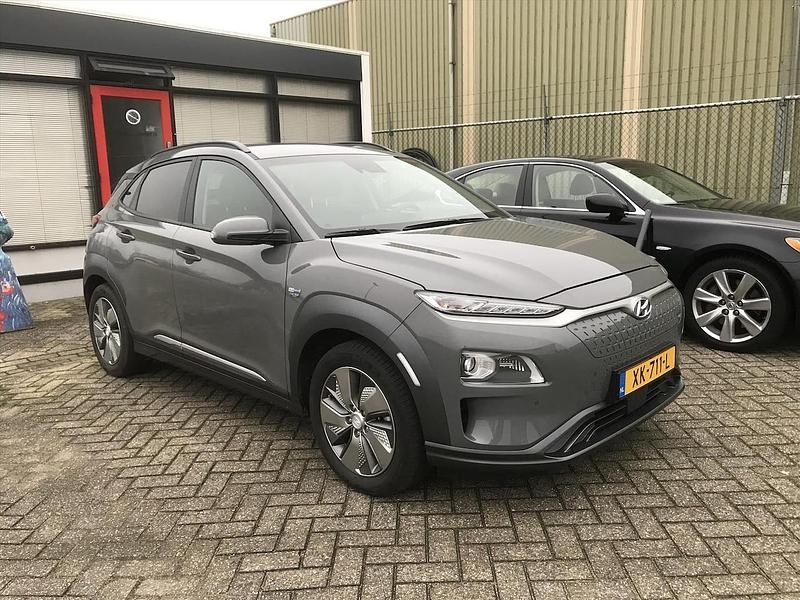 Grijs Occasion 2019 Hyundai Kona Premium SUV | € 38.950 - Afbeelding 1/3