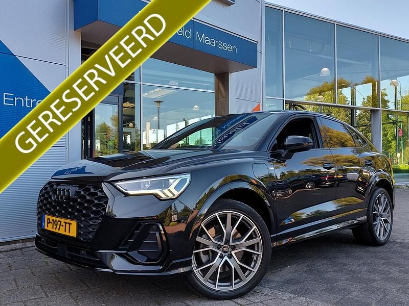 Zwart Gebruikt 2022 Audi Q3 Premium SUV | € 38.950 - Afbeelding 1/3