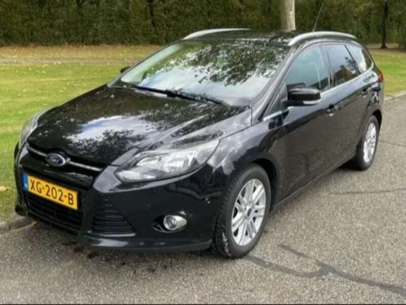 Zwart Gebruikt 2013 Ford Focus Titanium Stationwagen | € 2.750 (Super prijs) - Afbeelding 1/4