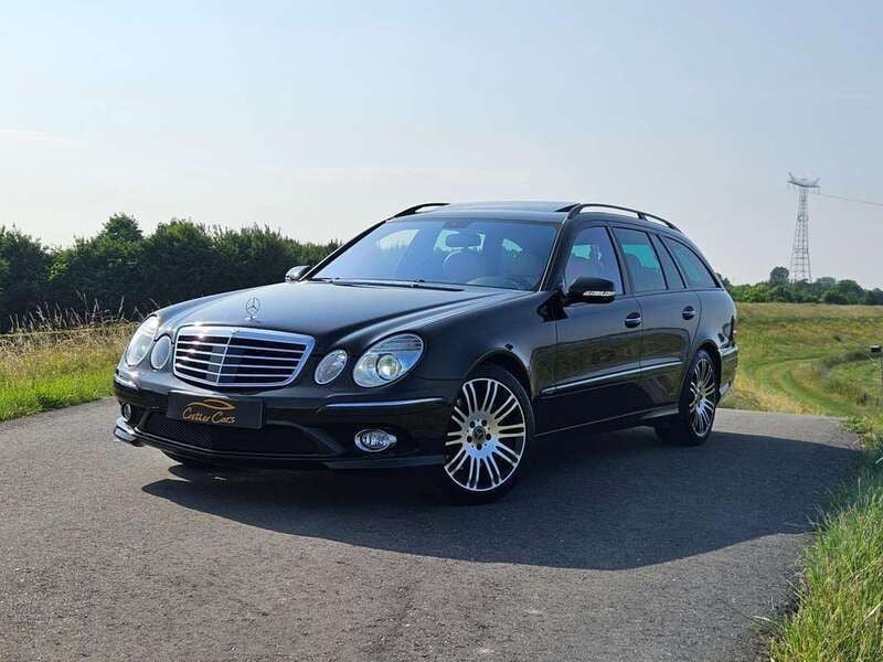 Zwart Gebruikt 2007 Mercedes E500 Elegance Stationwagen | € 21.750 - Afbeelding 1/4