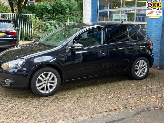 Zwart Gebruikt 2011 VW Golf VI Highline Hatchback | € 5.395 (Eerlijke prijs) - Afbeelding 1/4