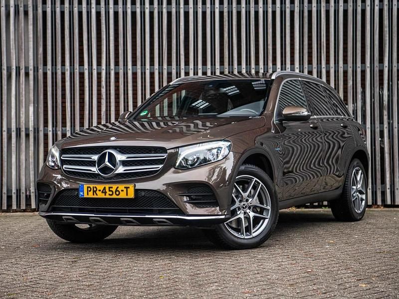 Bruin, metallic lak Gebruikt 2017 Mercedes GLC350 AMG Line Premium Plus SUV | € 25.950 (Goede deal) - Afbeelding 1/4