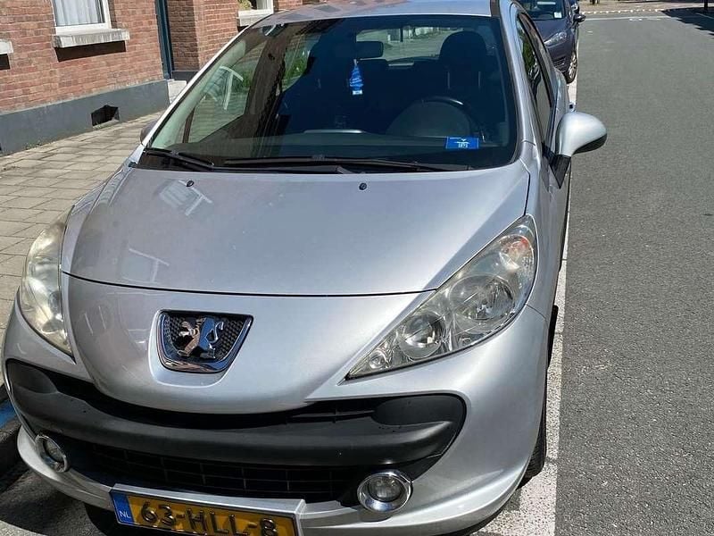 Zilver Gebruikt 2009 Peugeot 207 Hatchback | € 2.000 (Eerlijke prijs) - Afbeelding 1/3
