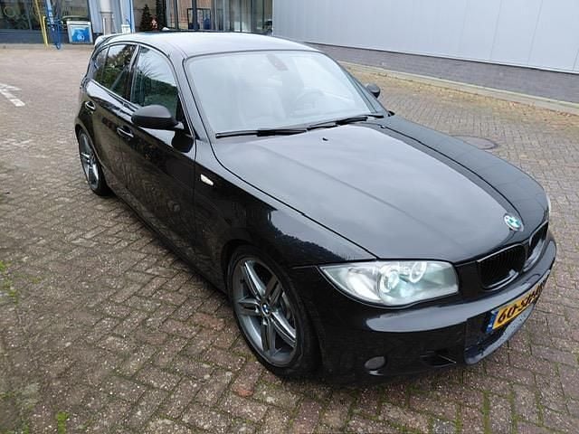 Zwart Gebruikt 2006 BMW 130 Hatchback | € 9.750 (Super prijs) - Afbeelding 1/4