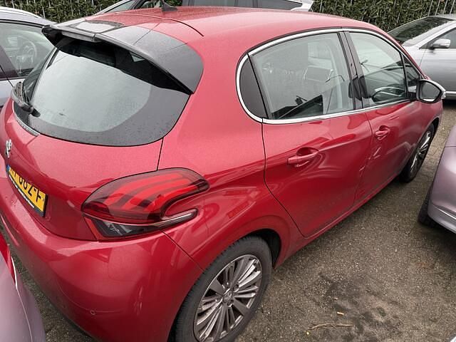 Occasion Peugeot 208 Allure 101 PK (74 kW) 2018 Rood Hatchback
