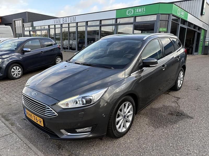 Blauw Gebruikt 2018 Ford Focus Titanium Stationwagen | € 17.595 (Goede deal) - Afbeelding 1/4