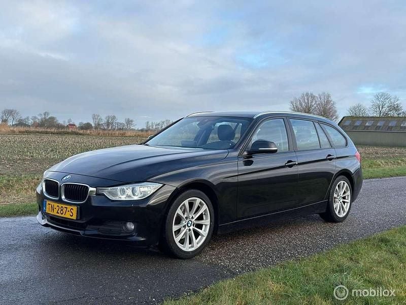 Zwart Gebruikt 2014 BMW 320 Efficient Dynamics Stationwagen | € 12.950 (Eerlijke prijs) - Afbeelding 1/4