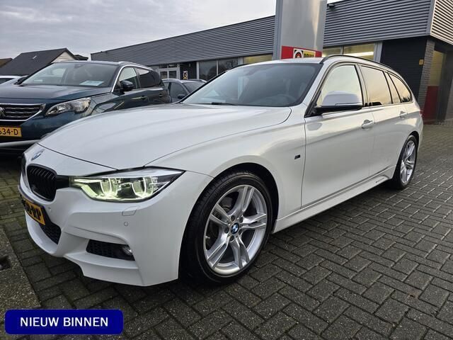 Wit Gebruikt 2019 BMW 318 M Sport Stationwagen | € 21.950 (Iets duurder) - Afbeelding 1/4