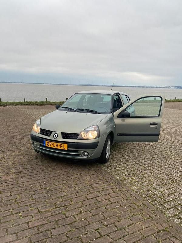 Gebruikt 2003 Renault Clio II | € 2.150 (Eerlijke prijs) - Afbeelding 1/4