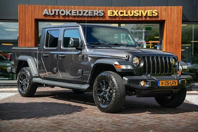 Grijs Gebruikt 2024 Jeep Gladiator Sport SUV | € 59.900 - Afbeelding 1/4