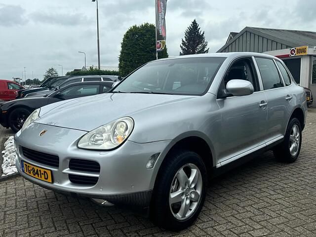Grijs Occasion 2004 Porsche Cayenne SUV | € 8.950 (Eerlijke prijs) - Afbeelding 1/4