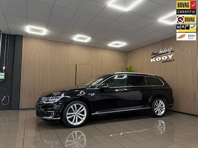 Zwart Gebruikt 2016 VW Passat Highline Stationwagen | € 19.975 (Eerlijke prijs) - Afbeelding 1/4