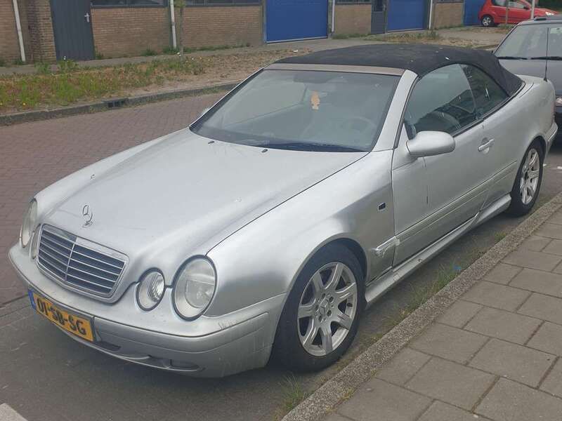 Zilver Gebruikt 2000 Mercedes CLK230 Elegance Cabriolet | € 1.950 - Afbeelding 1/4