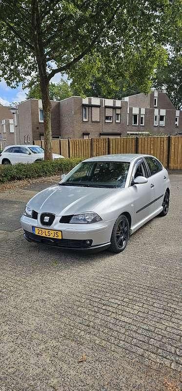 Zilver Gebruikt 2003 Seat Ibiza Sport Hatchback | € 2.000 (Eerlijke prijs) - Afbeelding 1/4