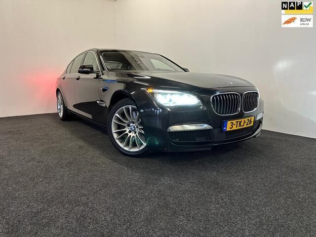 Zwart Gebruikt 2014 BMW 750 M Sport Sedan | € 18.500 - Afbeelding 1/4