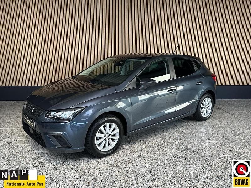 Grijs Gebruikt 2023 Seat Ibiza Business Hatchback | € 16.495 (Goede deal) - Afbeelding 1/4