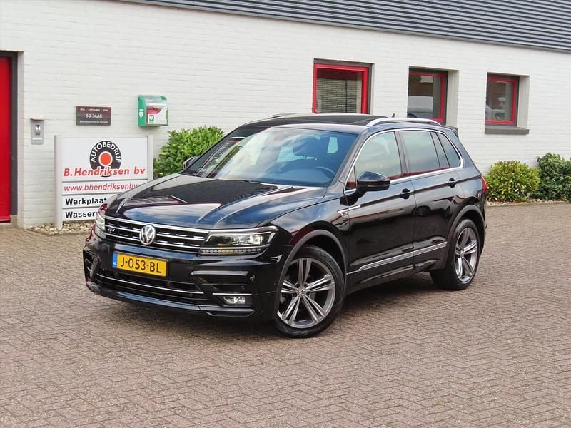 Zwart Gebruikt 2020 VW Tiguan Highline SUV | € 27.950 (Eerlijke prijs) - Afbeelding 1/4