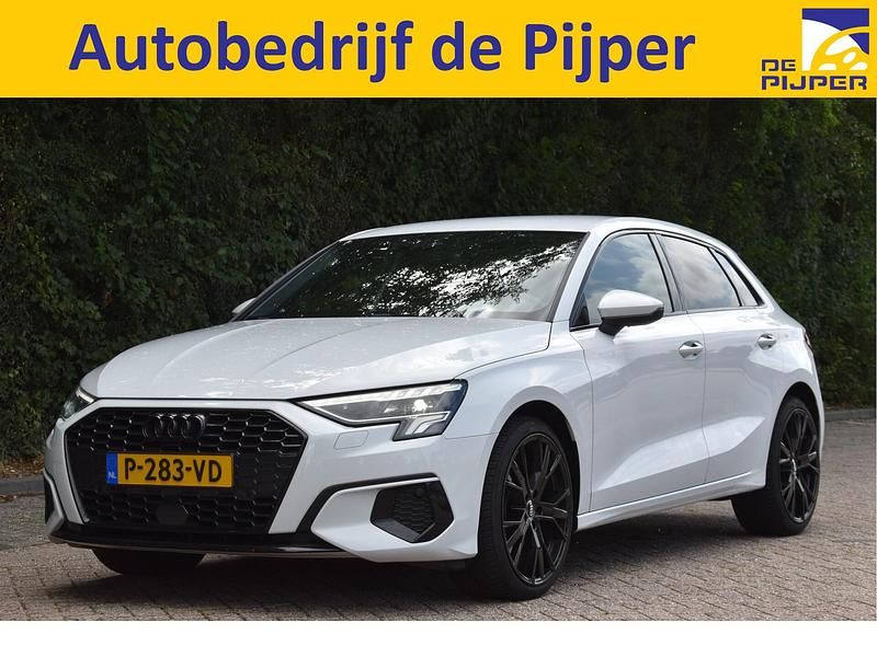 Wit Gebruikt 2022 Audi A3 Business Hatchback | € 25.955 (Eerlijke prijs) - Afbeelding 1/3