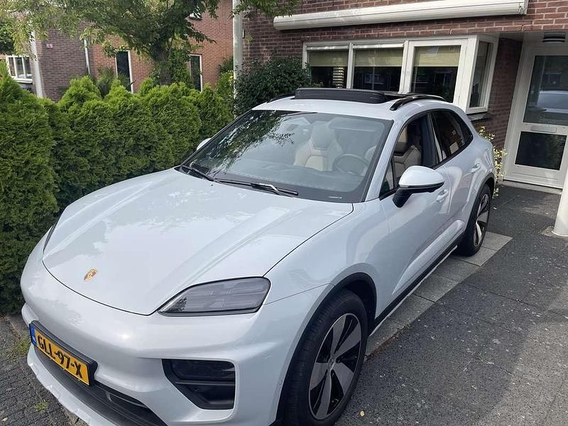 Gebruikt 2024 Porsche Macan SUV | € 82.000 - Afbeelding 1/4