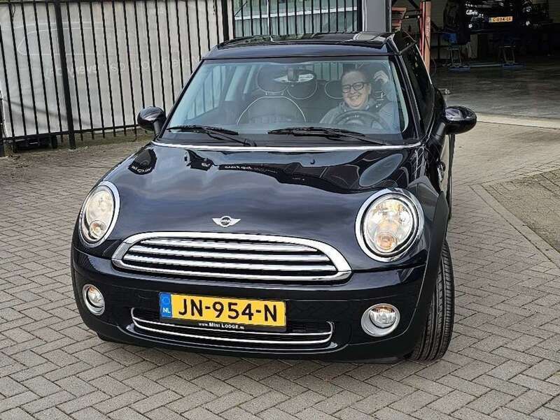 Zwart Gebruikt 2008 Mini Cooper Hatchback | € 4.500 (Iets duurder) - Afbeelding 1/3