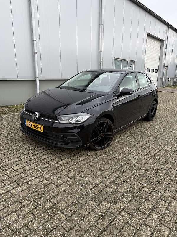 Zwart Occasion 2022 VW Polo Life Hatchback | € 17.950 (Super prijs) - Afbeelding 1/4