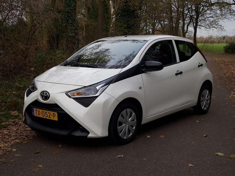 Wit Gebruikt 2018 Toyota Aygo Hatchback | € 8.000 (Super prijs) - Afbeelding 1/4