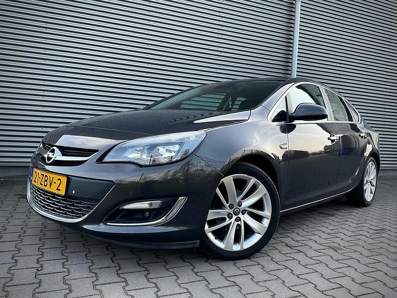 Occasion Opel Astra Cosmo 140 PK (102 kW) 2012 Grijs Sedan