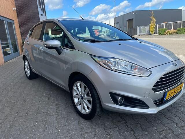 Occasion Ford Fiesta Titanium 101 PK (74 kW) 2016 Grijs Hatchback