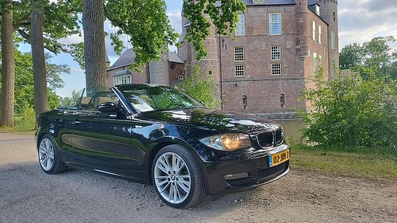 Zwart Occasion 2009 BMW 120 Cabriolet Cabriolet | € 6.150 (Eerlijke prijs) - Afbeelding 1/4