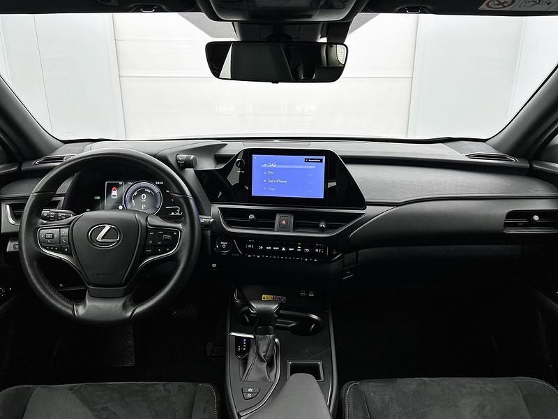 Occasion Lexus UX 184 PK (135 kW) 2024 Grijs SUV