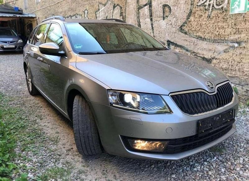 Beige Occasion 2013 Skoda Octavia Stationwagen | € 6.495 (Duur) - Afbeelding 1/4