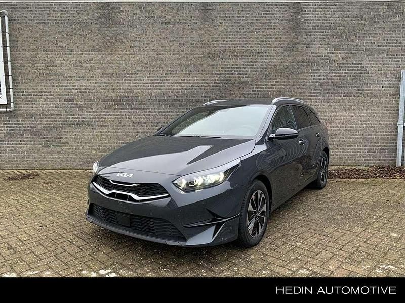 , metallic lak Nieuw 2025 Kia Ceed Sportswagon Stationwagen | € 32.040 (Eerlijke prijs) - Afbeelding 1/4