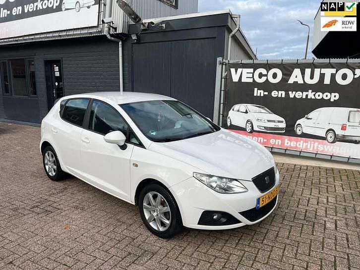 Wit (metallic) Gebruikt 2010 Seat Ibiza Ecomotive Hatchback | € 2.945 (Eerlijke prijs) - Afbeelding 1/4