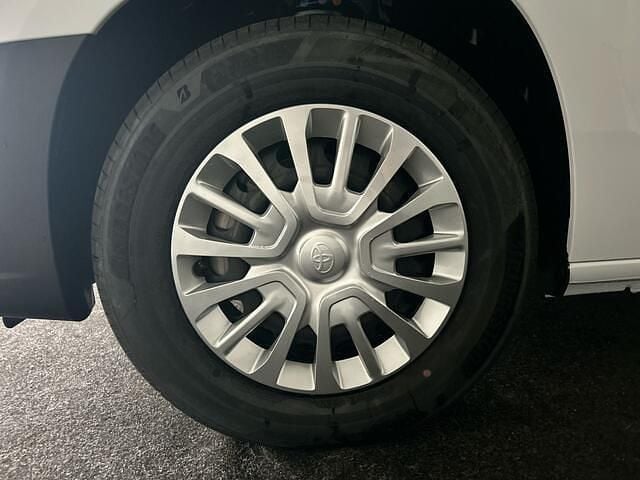 Wit Nieuw 2025 Toyota Proace City City Van | € 19.950 - Afbeelding 1/3