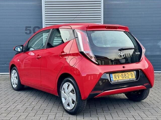 Occasion Toyota Aygo X-cite 69 PK (50 kW) 2017 Rood Hatchback