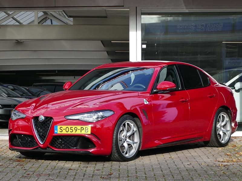 Rood Gebruikt 2019 Alfa Romeo Giulia Quadrifoglio Sedan | € 64.850 (Eerlijke prijs) - Afbeelding 1/4