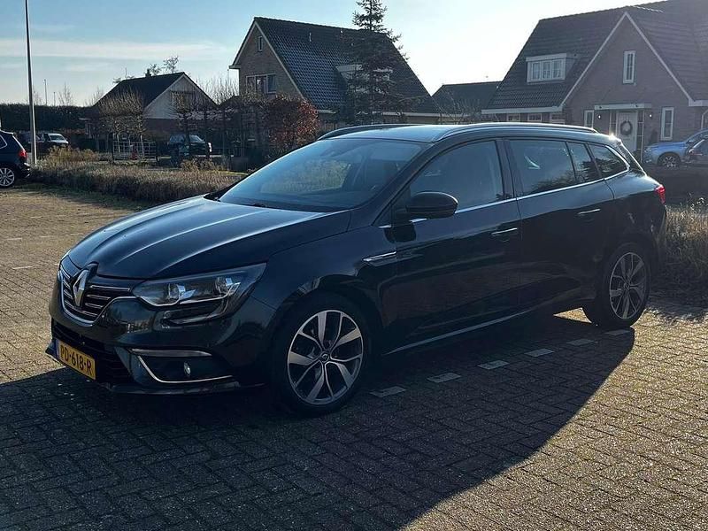 Zwart Gebruikt 2017 Renault Mégane GrandTour Bose Edition Stationwagen | € 10.450 (Eerlijke prijs) - Afbeelding 1/4