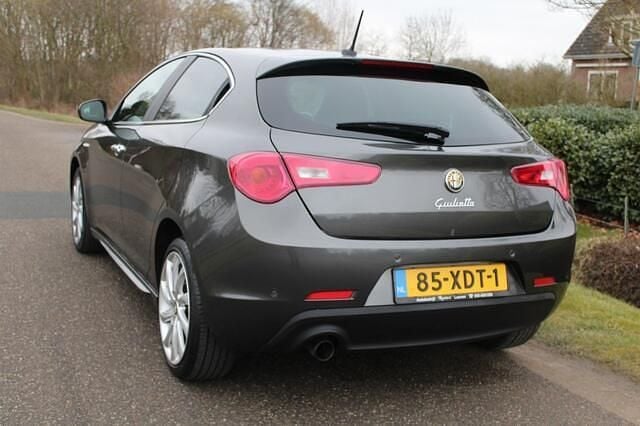 Occasion Alfa Romeo Giulietta Distinctive 170 PK (125 kW) 2012 Grijs Hatchback