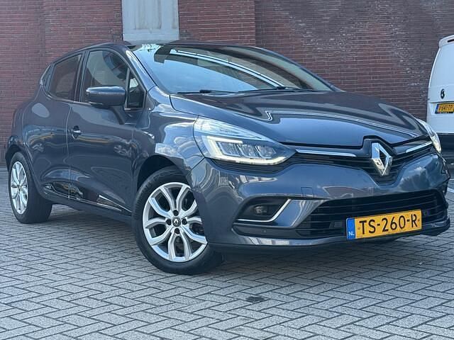 Grijs Gebruikt 2018 Renault Clio IV Intens Hatchback | € 8.950 (Eerlijke prijs) - Afbeelding 1/4