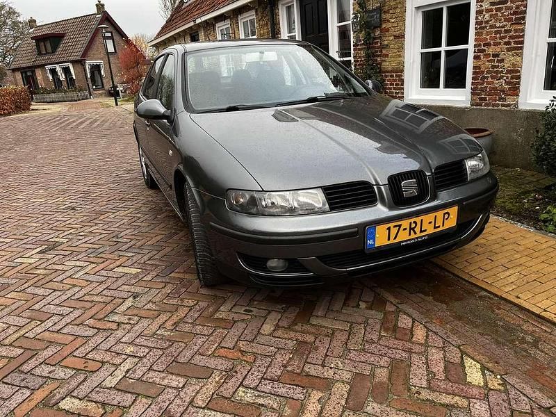 Grijs Gebruikt 2005 Seat Toledo Sedan | € 2.950 - Afbeelding 1/4
