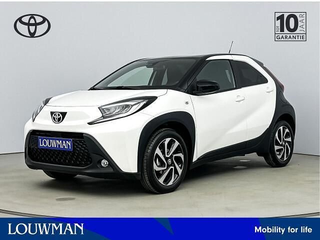 Wit Nieuw 2025 Toyota Aygo X Pulse SUV | € 22.244 - Afbeelding 1/4