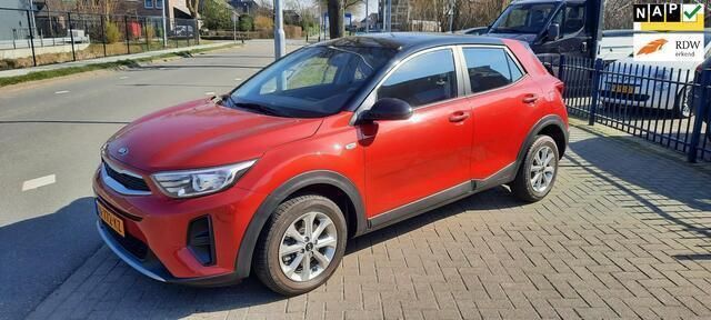 Rood Gebruikt 2018 Kia Stonic SUV | € 16.999 (Eerlijke prijs) - Afbeelding 1/4