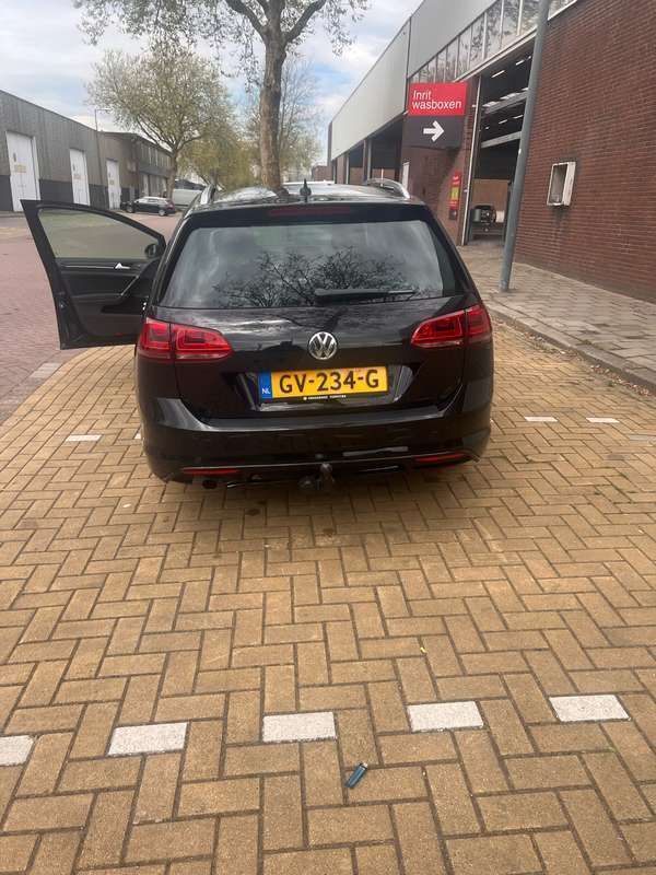 Zwart Gebruikt 2015 VW Golf VII R-line Stationwagen | € 6.000 (Goede deal) - Afbeelding 1/4