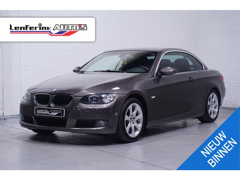 Bruin Gebruikt 2010 BMW 320 Cabriolet | € 11.400 (Eerlijke prijs) - Afbeelding 1/4