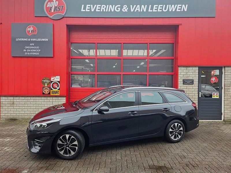 Zwart Occasion 2026 Kia Ceed Hatchback | € 23.750 (Super prijs) - Afbeelding 1/4