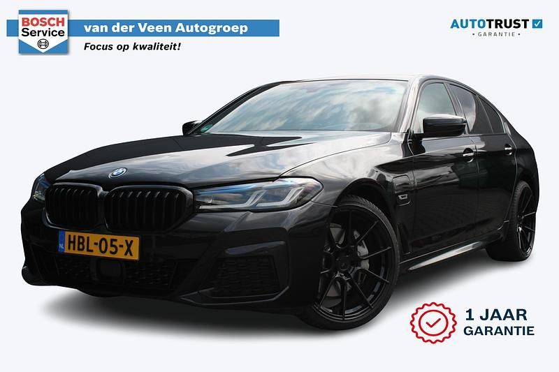 Zwart Gebruikt 2022 BMW 545e Sedan | € 46.500 (Goede deal) - Afbeelding 1/4